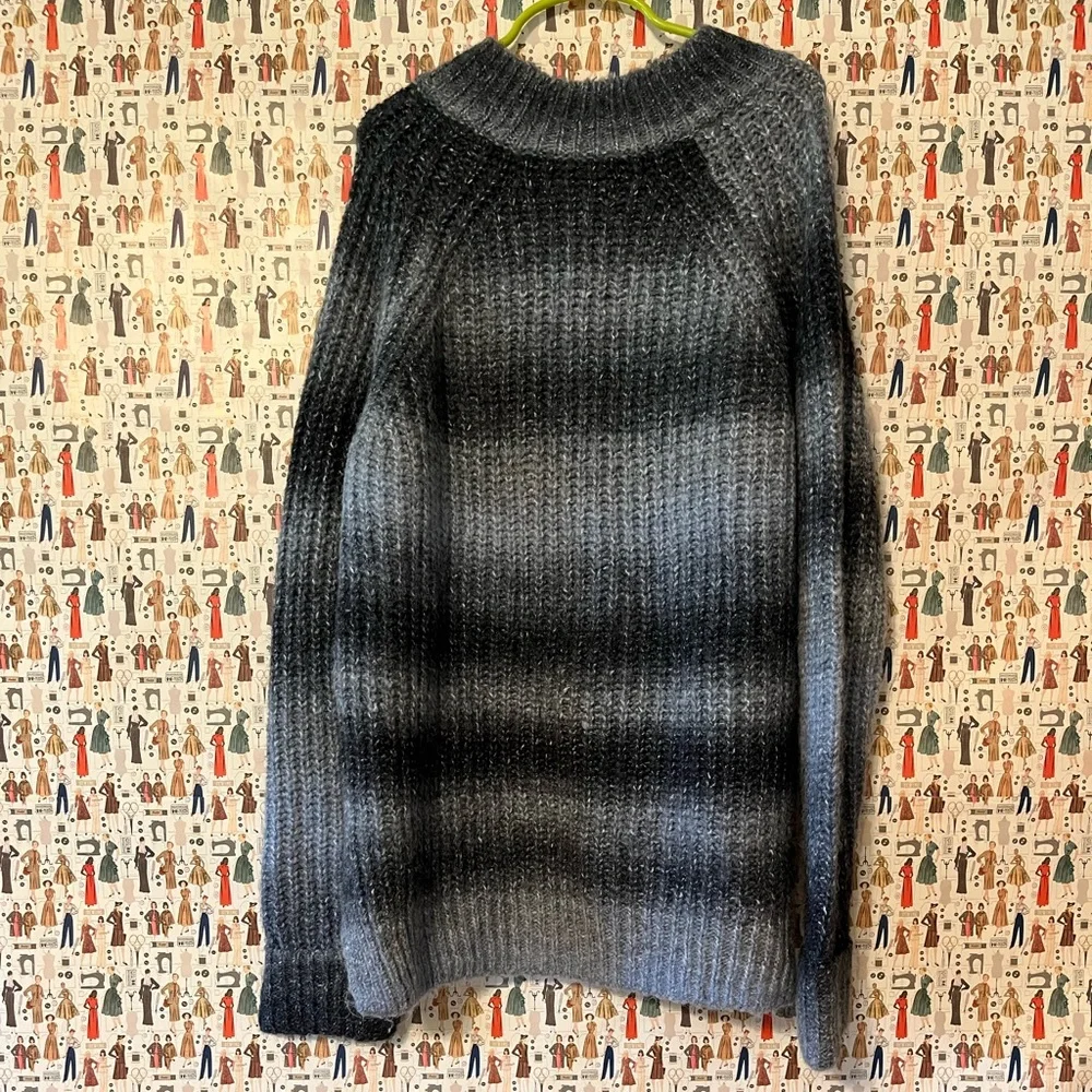 NW Old Navy sweater 🖤 - Picture 3 of 5